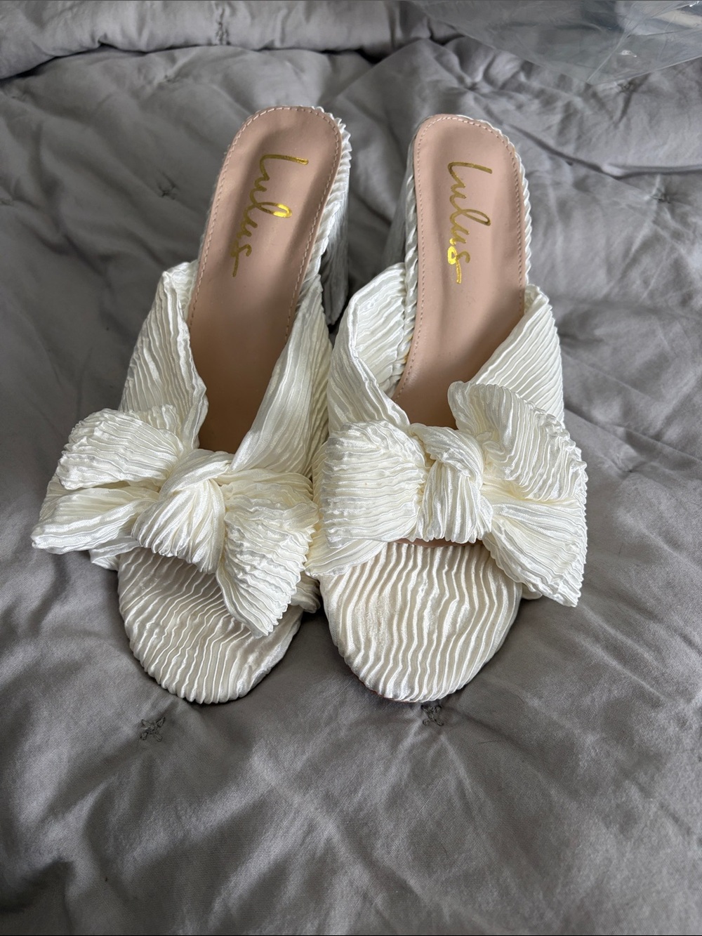 Lulu's Cream Textured Bow Mule Slides